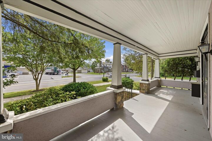 Property Photo:  502 N Royal Avenue  VA 22630 