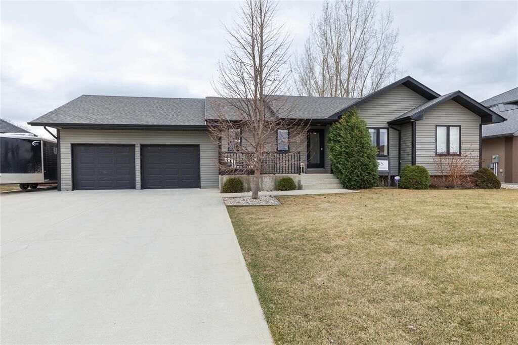 Property Photo:  18 Breezy Bend  MB R5G 2H3 