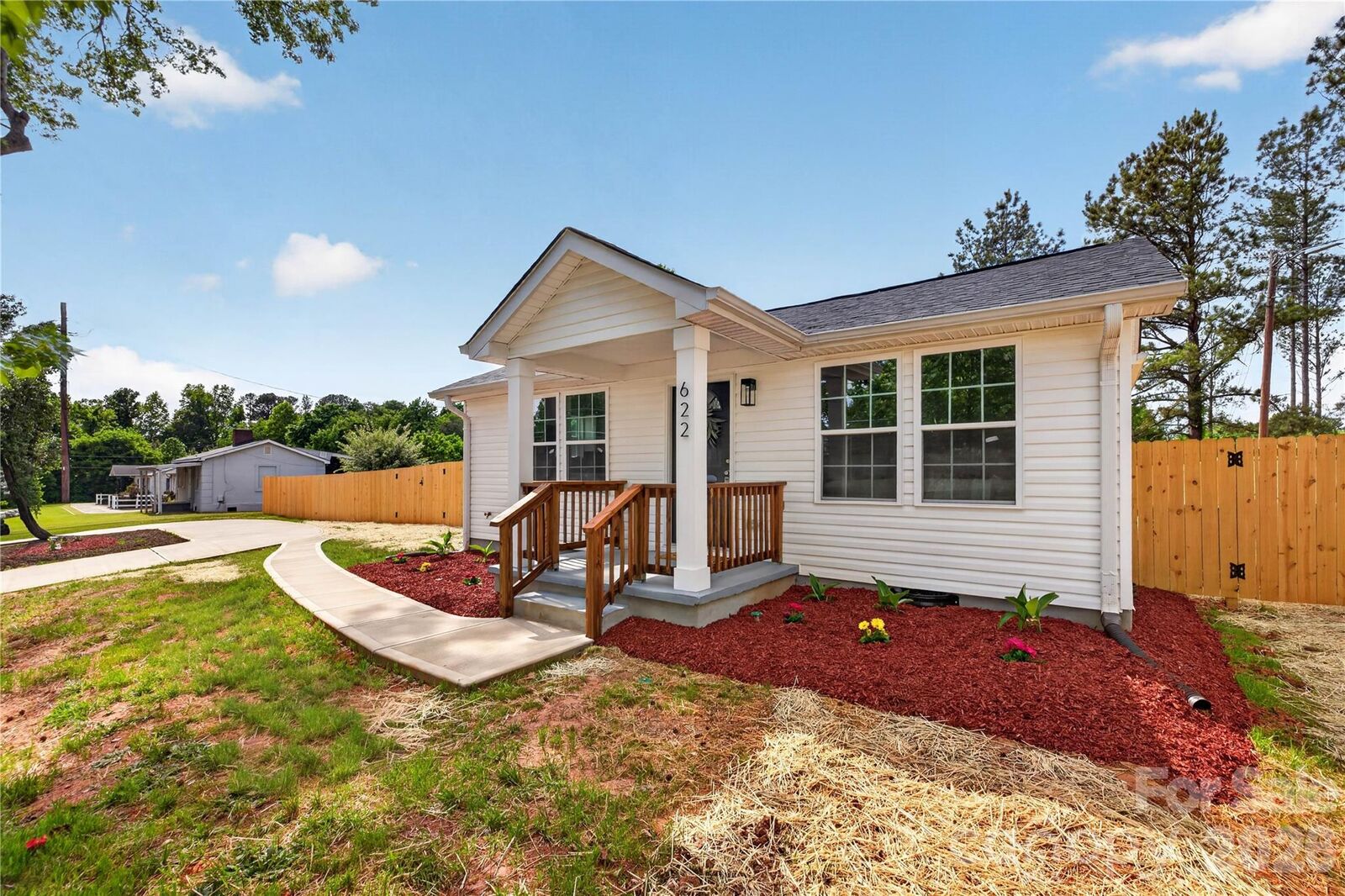 Property Photo:  622 W Catawba Avenue  NC 28120 