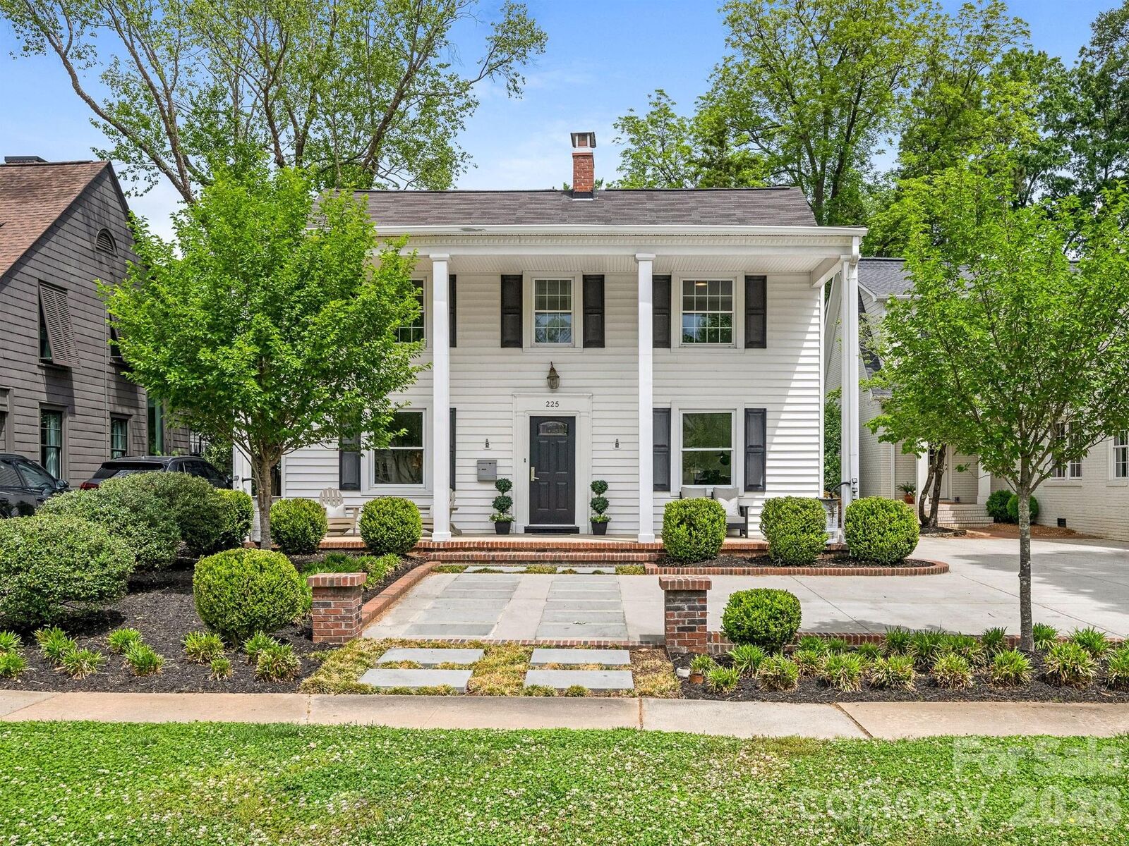 Property Photo:  225 Altondale Avenue  NC 28207 