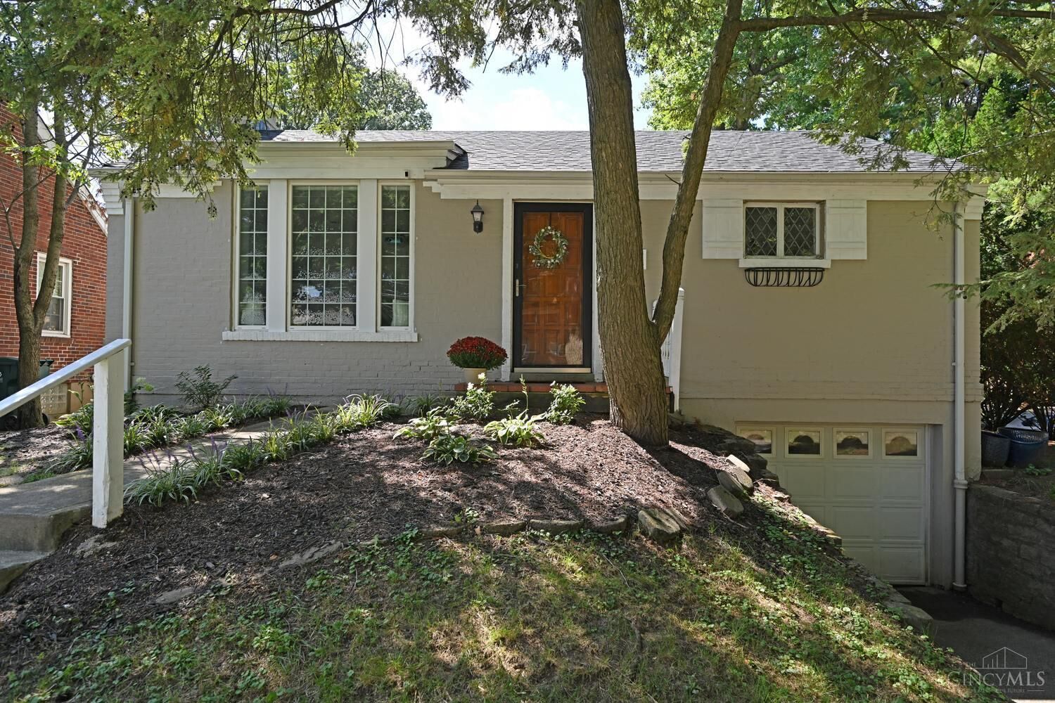 Property Photo:  3301 Maplecrest Place  OH 45209 