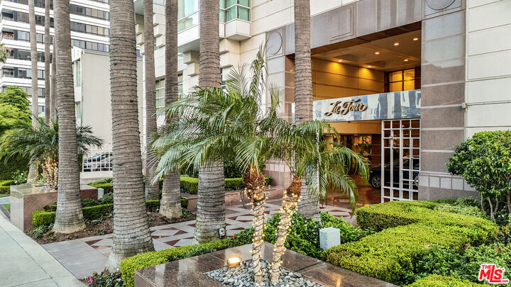 Property Photo:  10380 Wilshire Blvd  CA 90024 