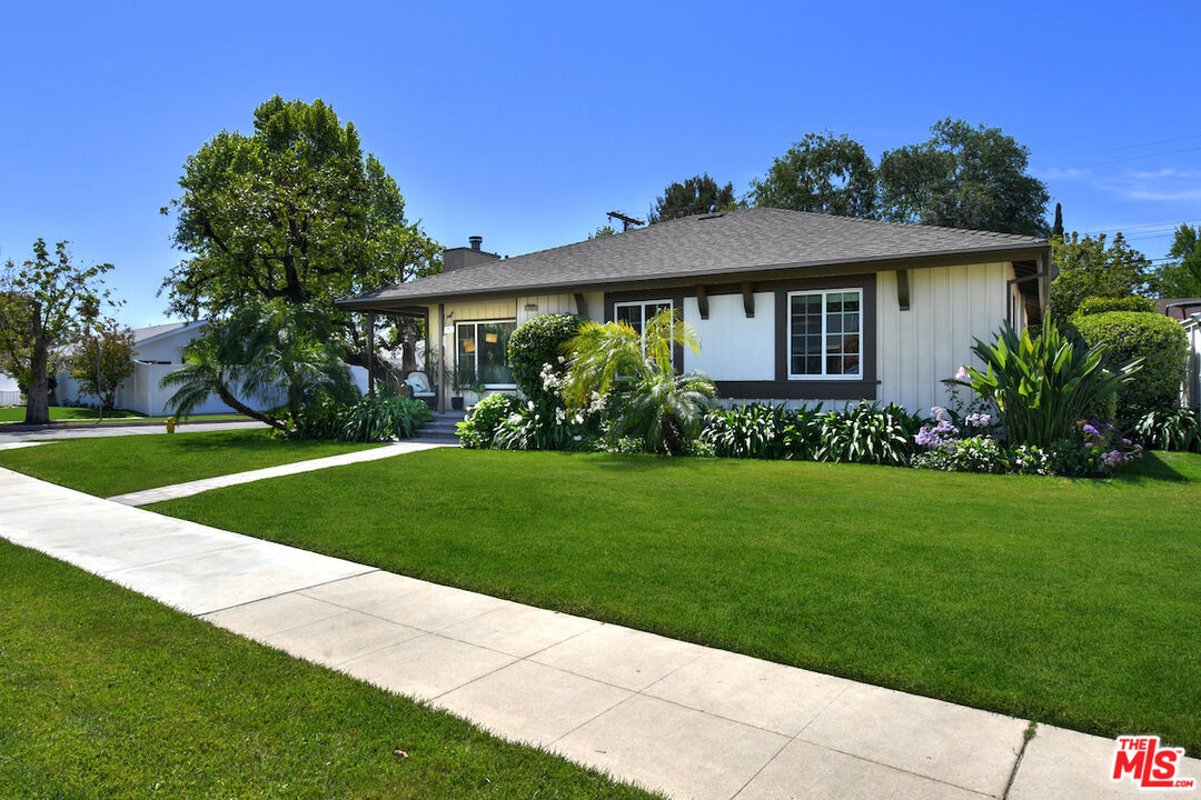 Property Photo:  22232 Kittridge St  CA 91303 