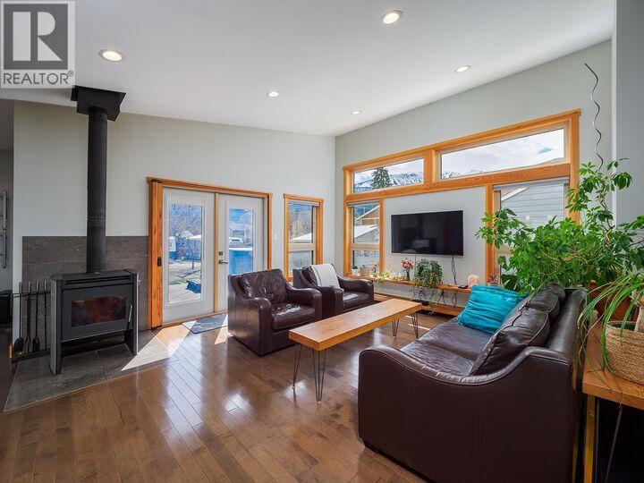 Property Photo: 908 12th Street South BC V0A 1H0