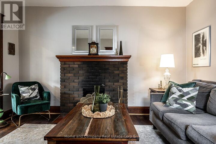 Property Photo:  193 St Vincent Street South  ON N5A 2X2 