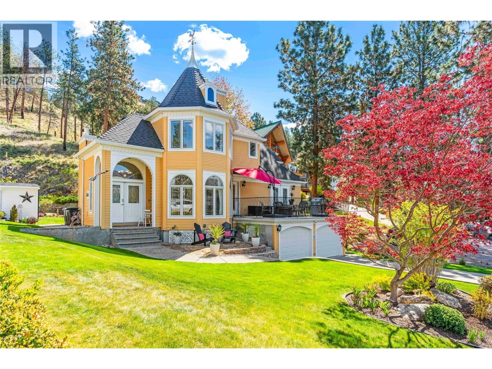 Property Photo:  10563 Okanagan Centre Road West  BC V4V 2H8 