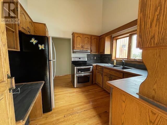 Property Photo: 699 Coombes Dr ON P8N 2Y5
