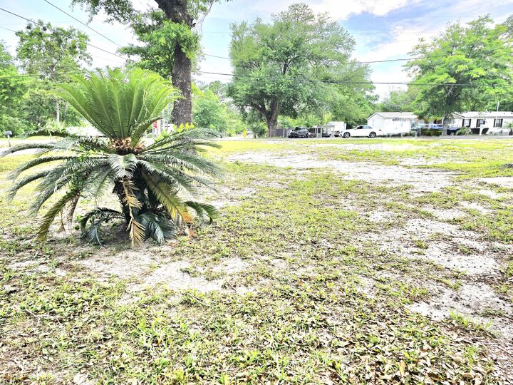 Property Photo:  613 Old Jolly Bay Road  FL 32439 