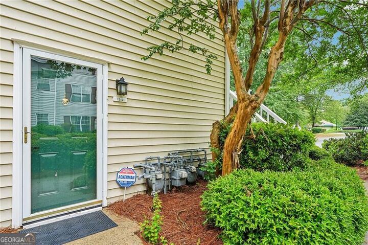 Property Photo: 1212 Glenleaf Drive GA 30092