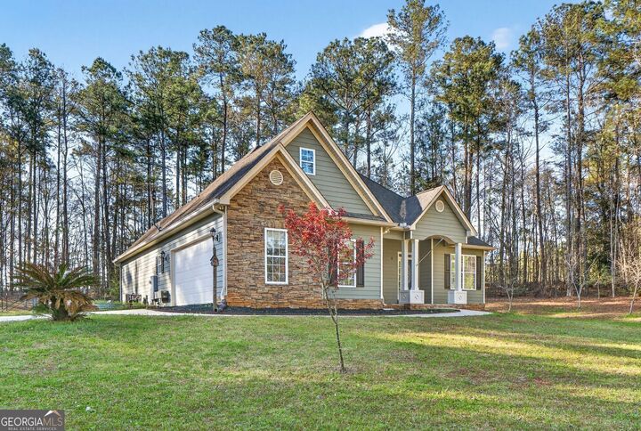 Property Photo: 206 Jack Maddox Bridge Road GA 30233
