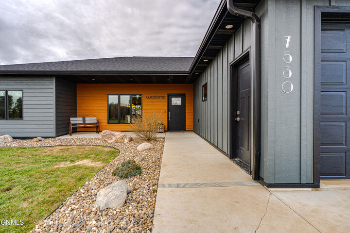 Property Photo:  7530 Scenic Hills Road  ND 58503 