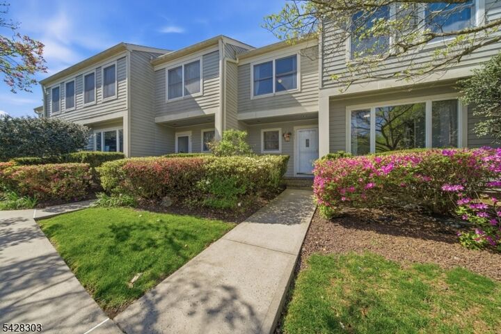 Property Photo:  203 Knoll Way  NJ 08553 
