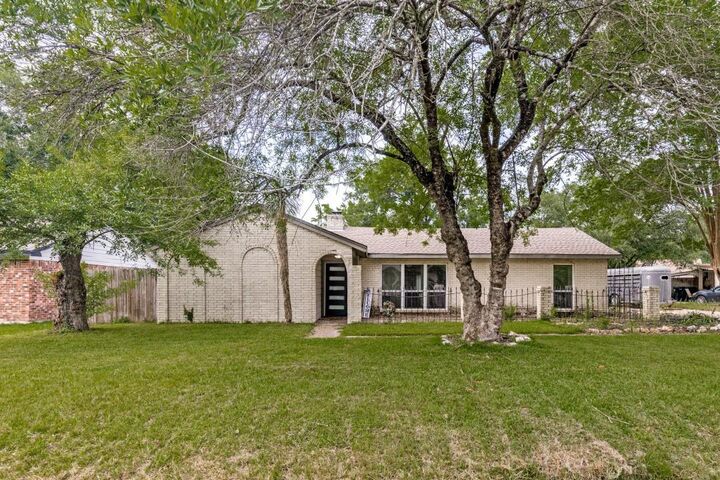 Property Photo: 2511 River Ridge TX 77385