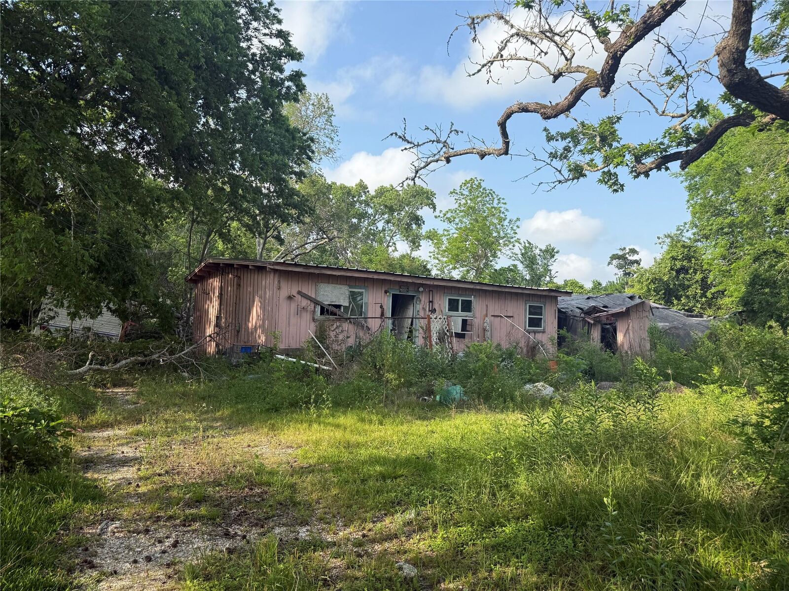 Property Photo: 1019 E Archer Road TX 77521