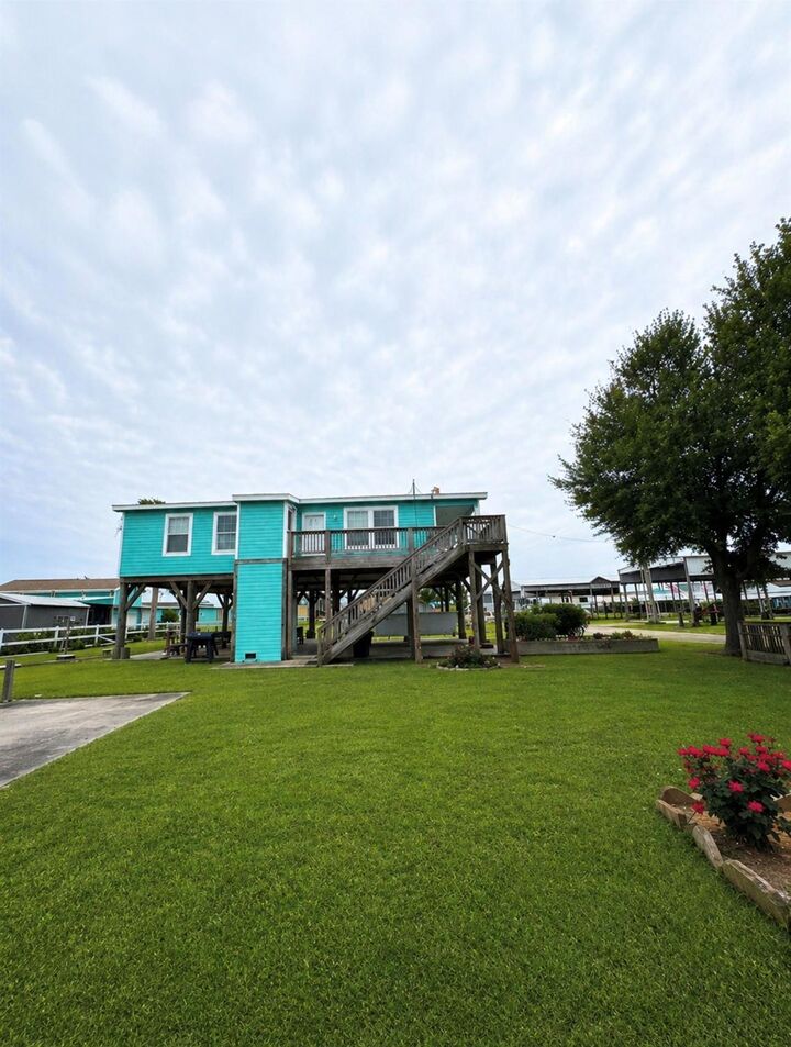 Property Photo:  906 Moms Road  TX 77650 