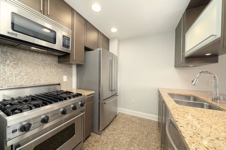 Property Photo:  10 Regent St 704  NJ 07302 
