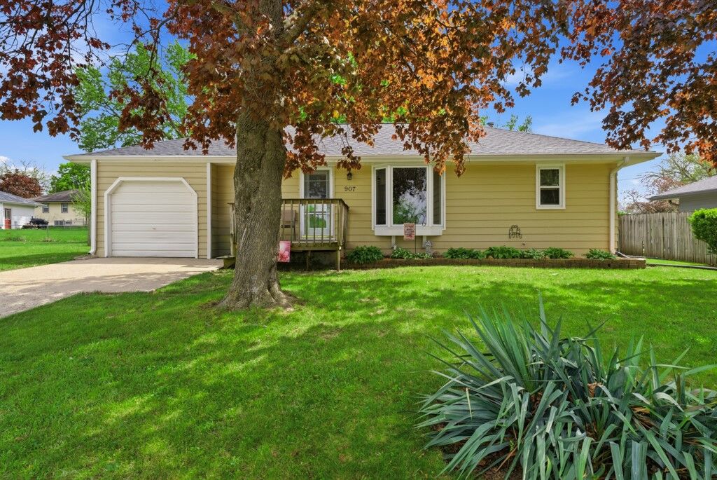 Property Photo:  907 W Euclid Avenue  IA 50125 
