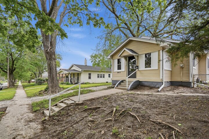 Property Photo:  3915 3rd Street  IA 50313 