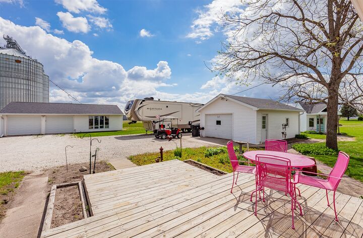 Property Photo: 402 S Vine Street IA 50046