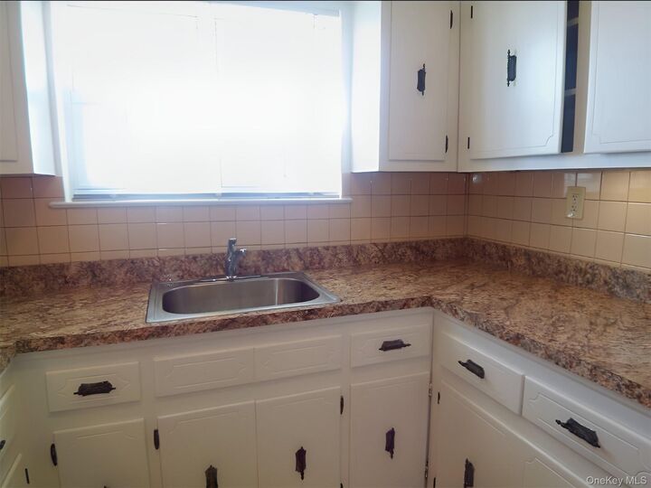Property Photo:  1465 Burke Avenue 2  NY 10469 