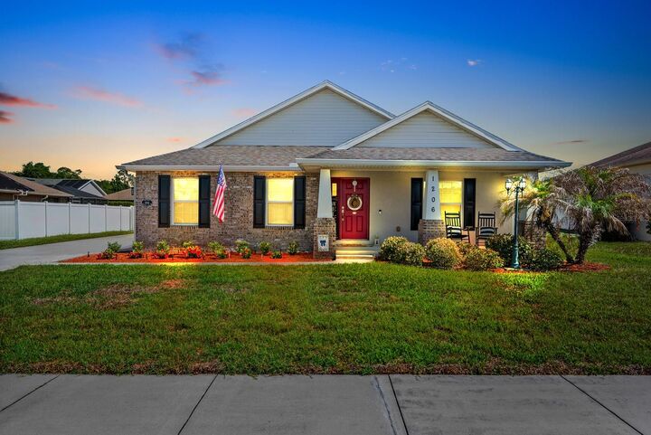 Property Photo:  1206 Spotted Lilac Lane  FL 33563 