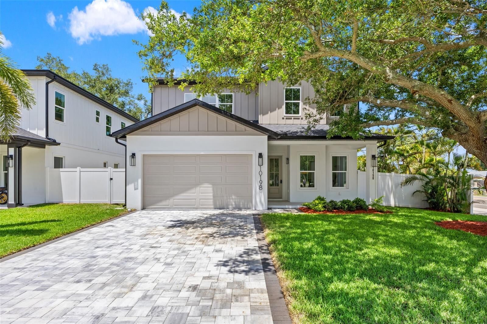 Property Photo:  10198 Hodson Place  FL 33776 