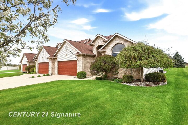 Property Photo:  11 Willow Pointe Drive  MI 48623 