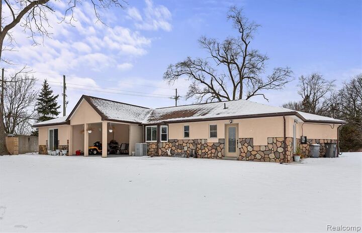 Property Photo:  15500 Millar Road  MI 48036 1615 