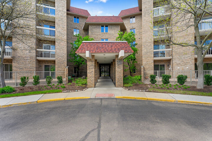 Property Photo:  1280 Rudolph Road 4K  IL 60062 