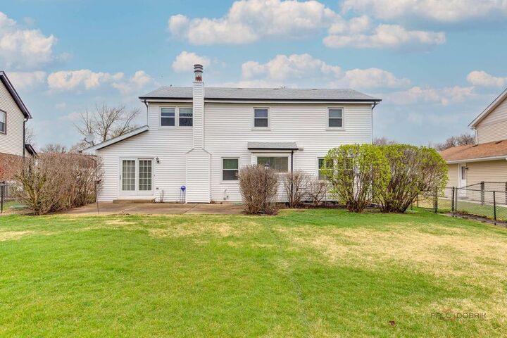 Property Photo: 609 Thames Drive IL 60193