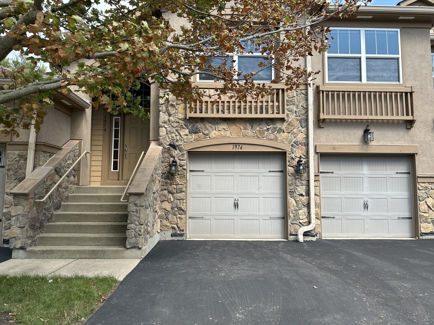 Property Photo:  1974 Crenshaw Circle 1974  IL 60061 