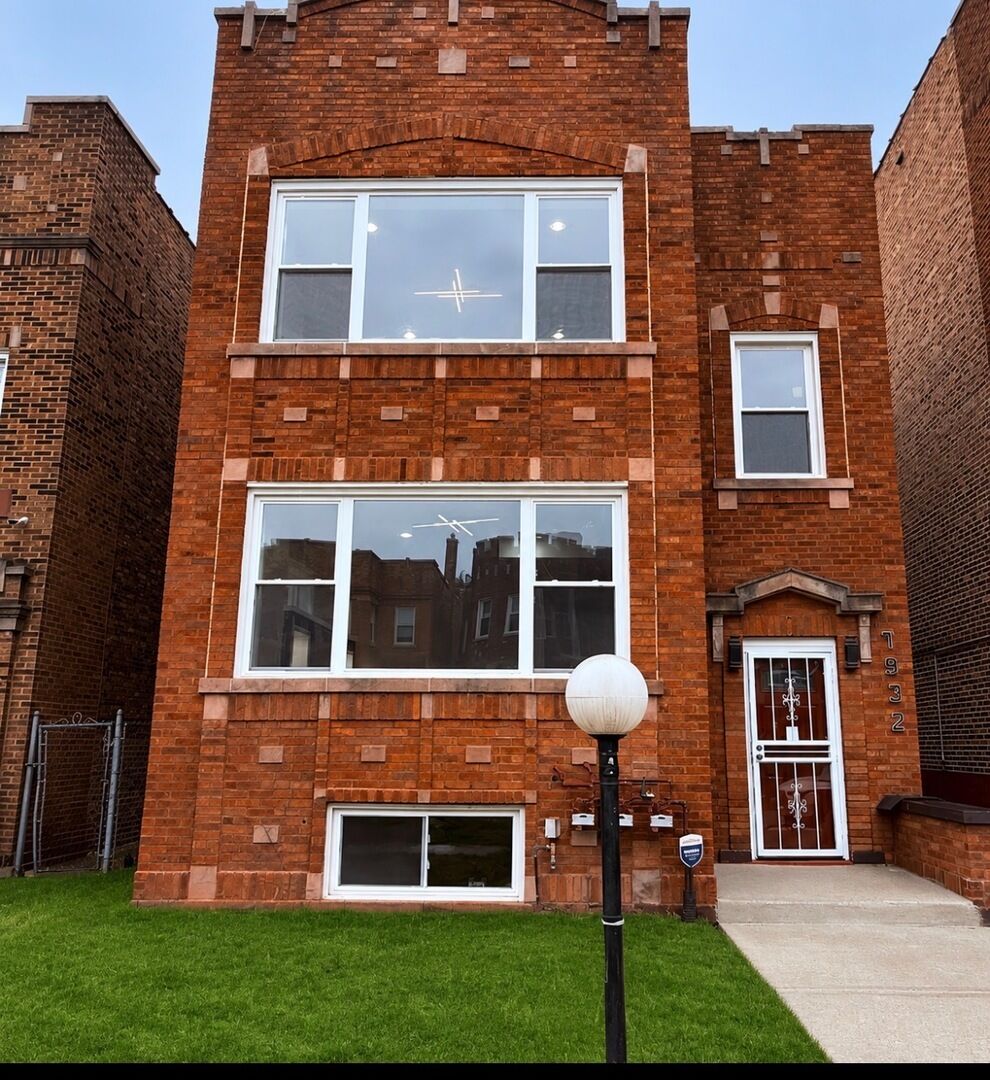 Property Photo:  7932 S Champlain Avenue  IL 60619 