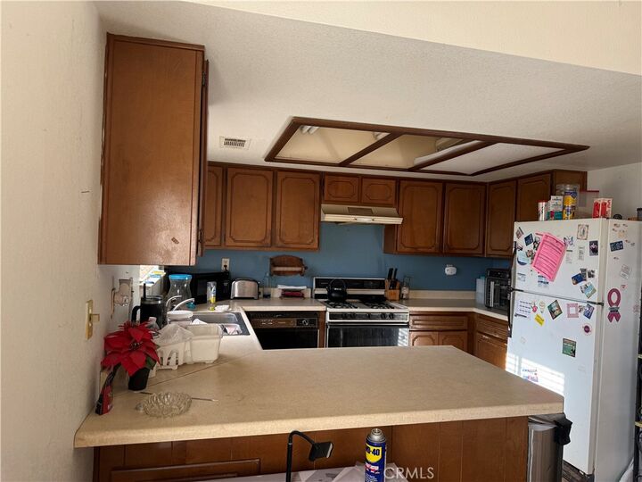 Property Photo:  16082 Dale Evans Parkway  CA 92307 