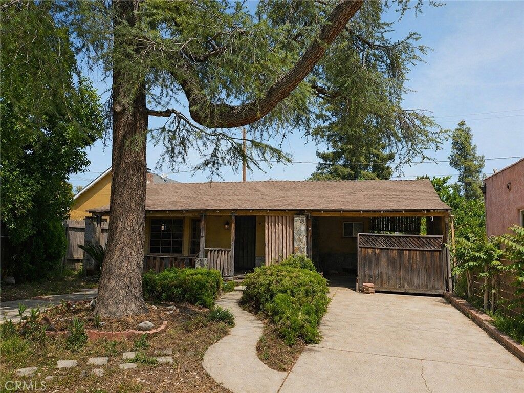 Property Photo: 242 N Fairview CA 91505