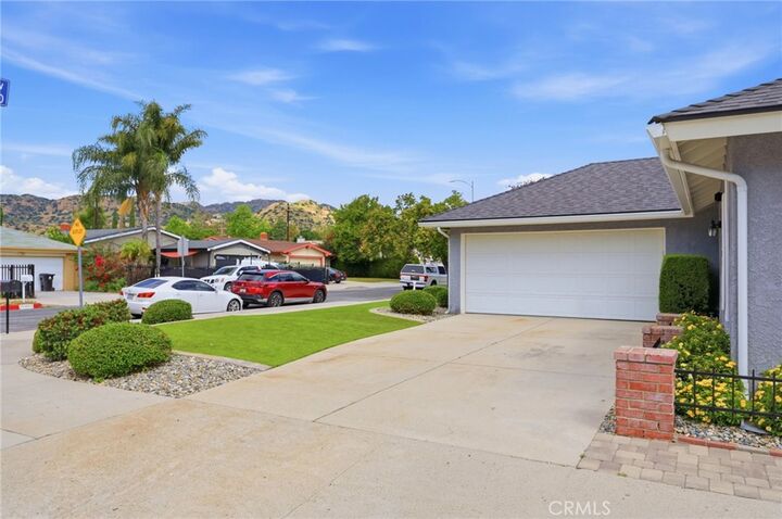 Property Photo:  10400 Hanna Avenue  CA 91311 