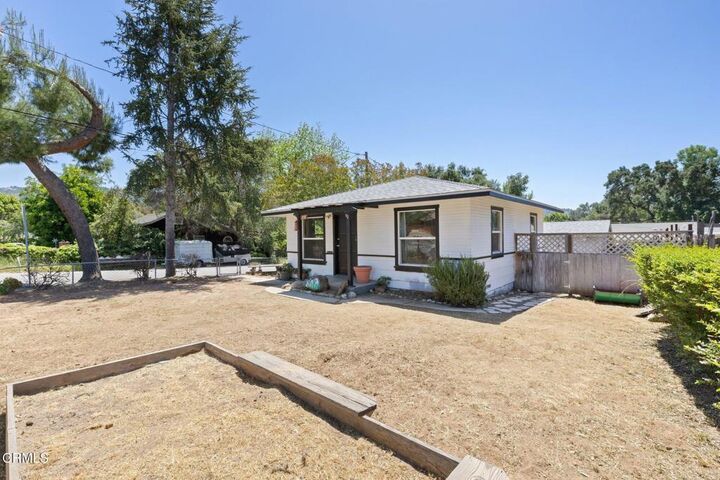 Property Photo:  208 W Oak View Avenue  CA 93022 