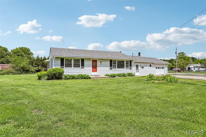 Property Photo: 1909 N Jackson Street IL 62056