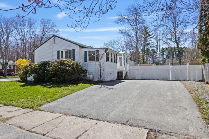 Property Photo:  33 Sokokis Street  ME 04106 