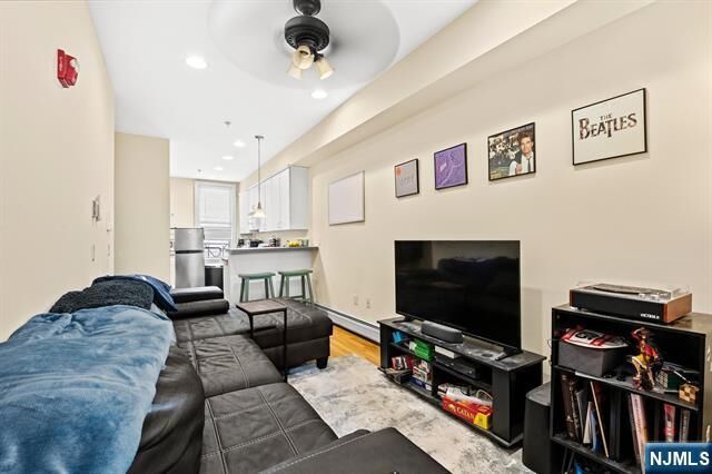 Property Photo:  358 3rd Street 3R  NJ 07030 