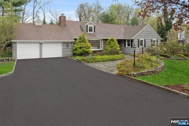 Property Photo:  20 Deerhorn Trail  NJ 07458 