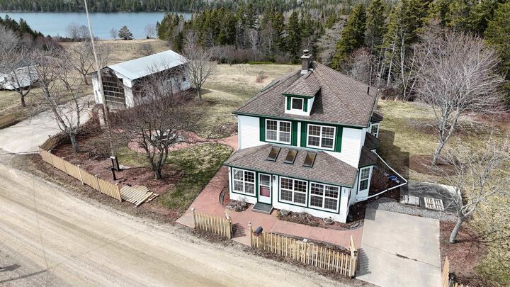 460 Red Point Road — photo 1
