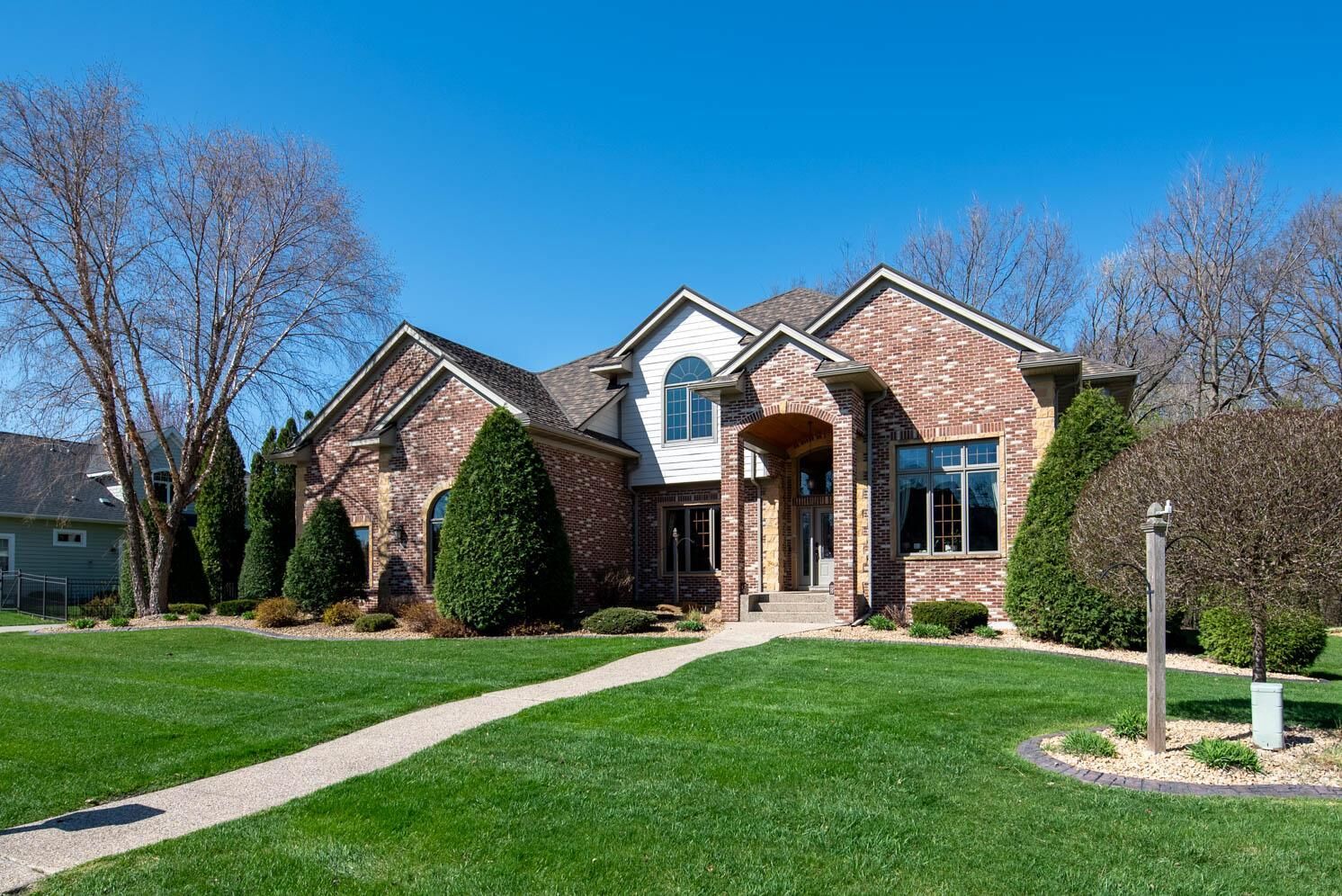 Property Photo:  204 Woodhill Court  MN 56001 