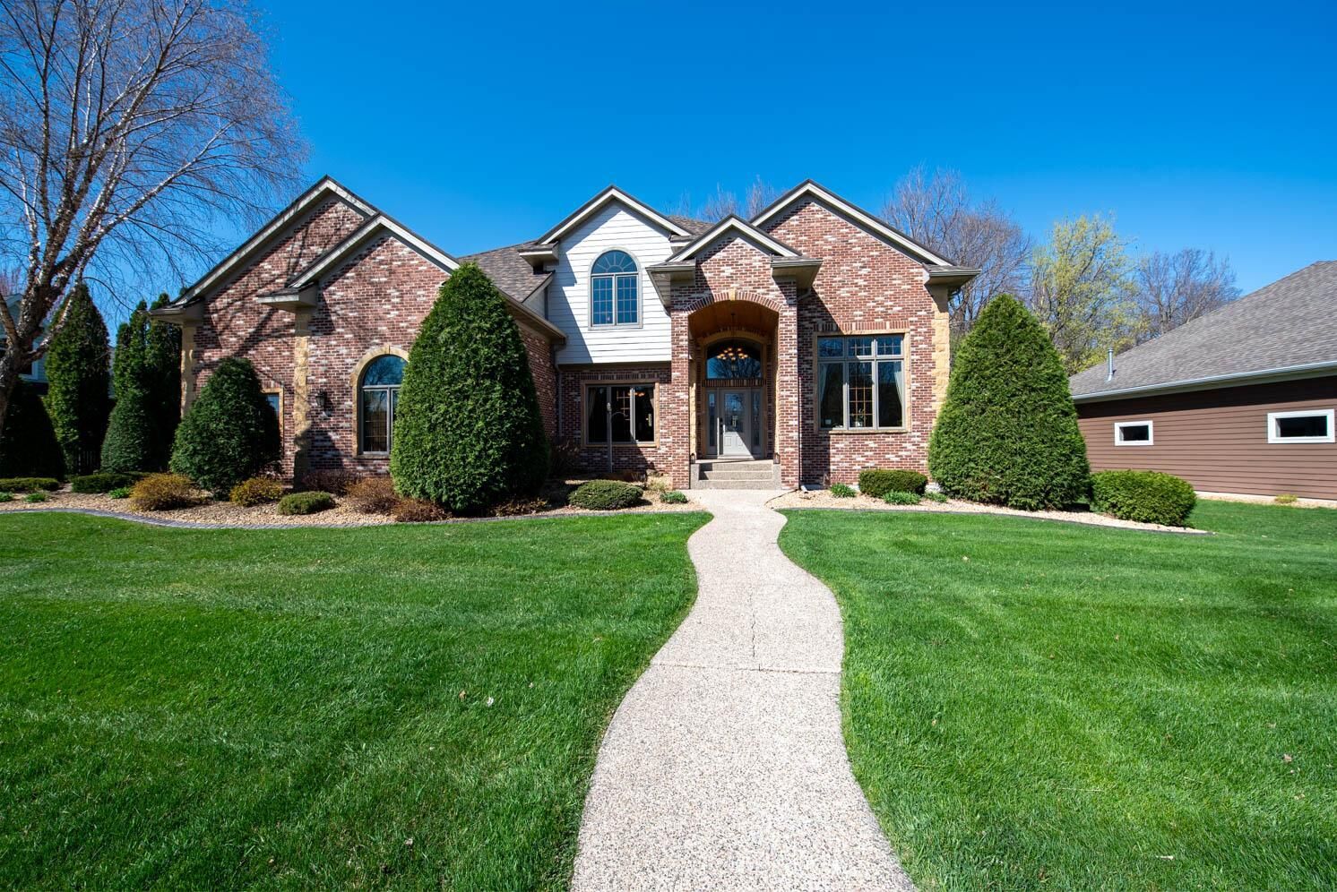 Property Photo: 204 Woodhill Court MN 56001