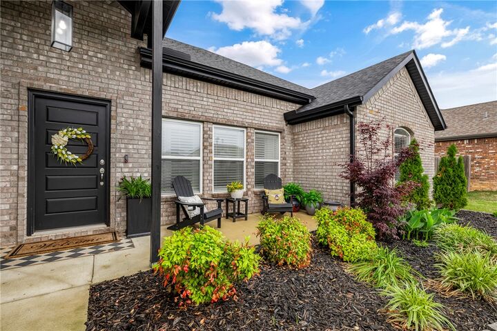 Property Photo:  313 N Tacoma Street  AR 72730 