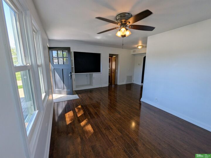Property Photo:  308 E Mission Avenue  NE 68005 