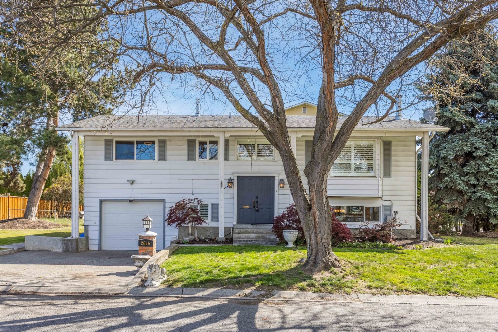 Property Photo:  2615 Grenfell Road  BC V1Y 3C9 