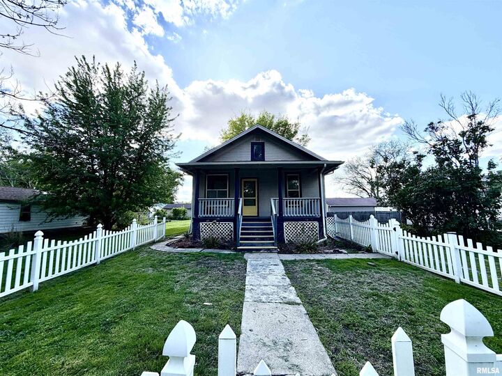 Property Photo: 215 S Fulton Street IL 61415