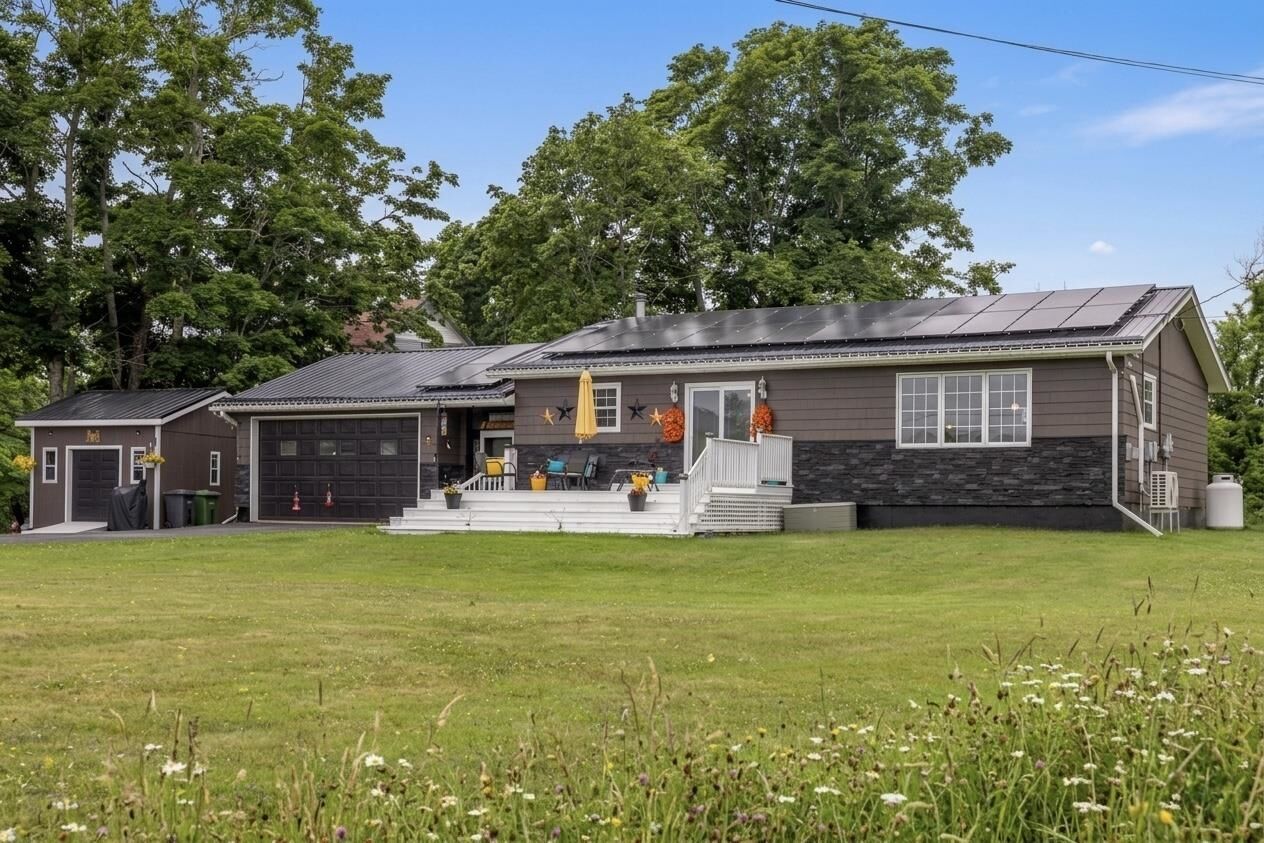 Property Photo: 76 Pleasant Street PE C0A 1G0