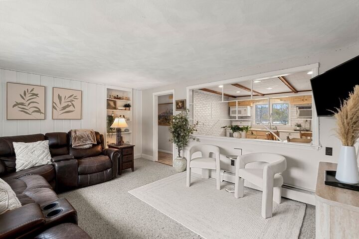 Property Photo:  583 Chandler St  MA 01876 