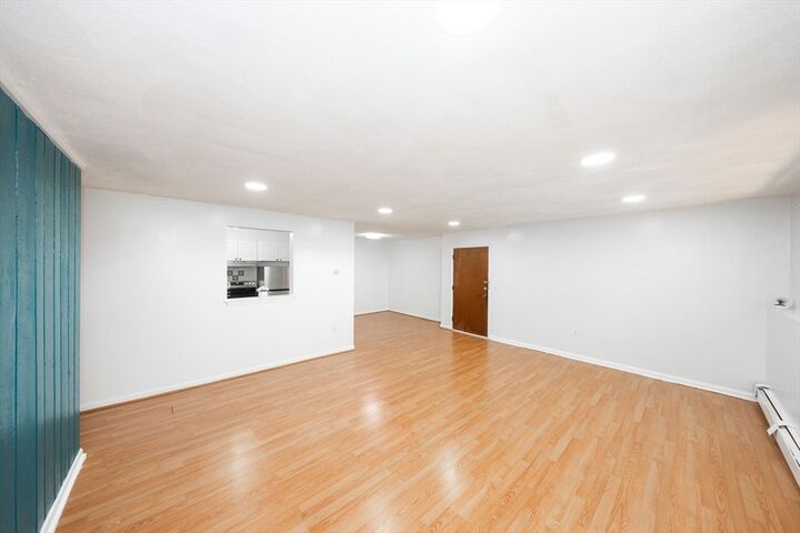 Property Photo:  12 Williamsburg Ct 1  MA 01545 